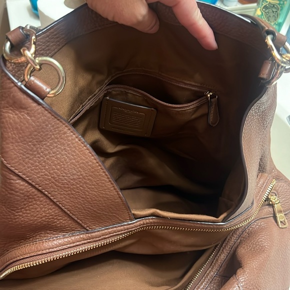 Coach shoulder bag in brown peebled leather - Picture 9 of 13